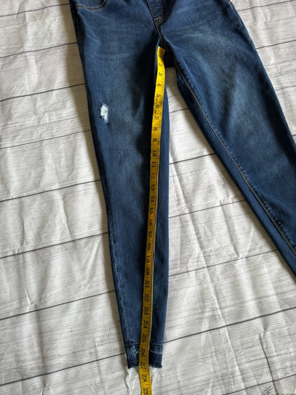 SPANX Distressed Skinny Jeans Dark Wash Raw Hem Pull-On Jeggings Size M - Picture 10 of 12